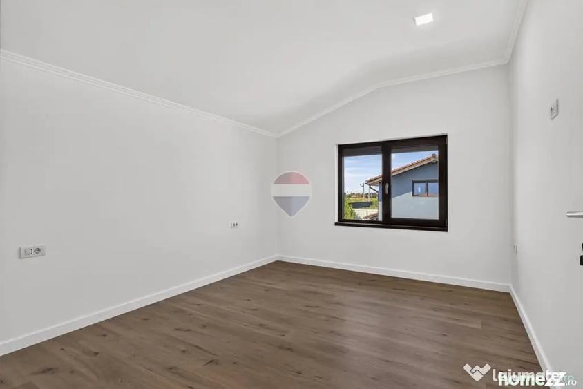 Casă cu 7 camere cu Teren 437 Mp în Livada