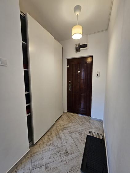 Apartament cu 3 camere decomandat în Tineretului