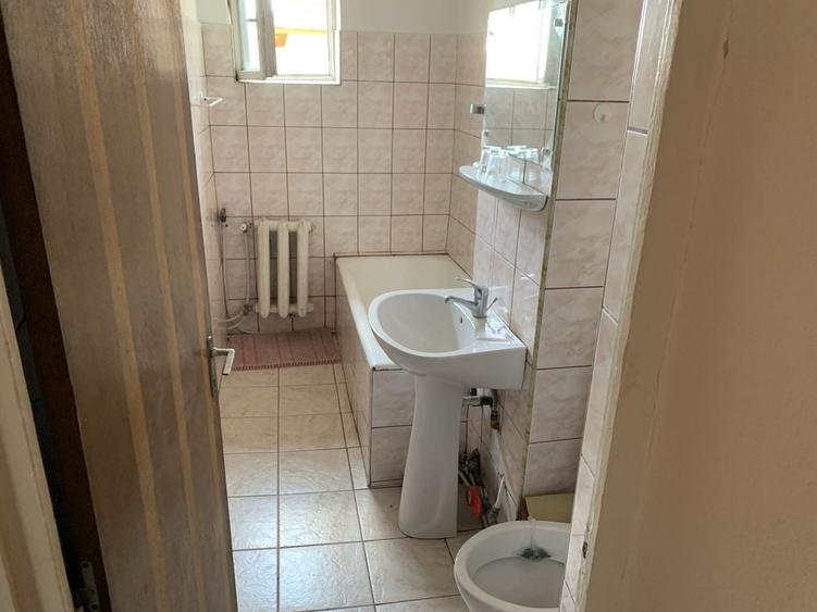 Apartament cu 3 camere decomandat în Cetate