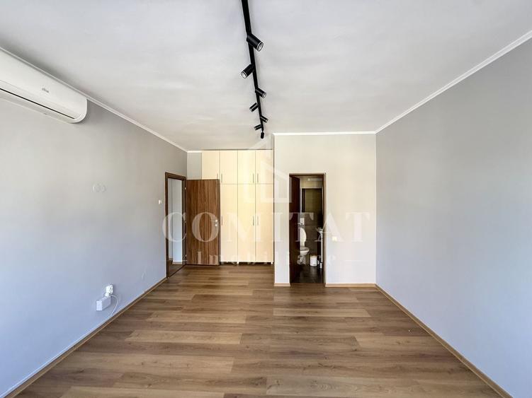 Birou, de 42.689998626709 mp, în Zorilor