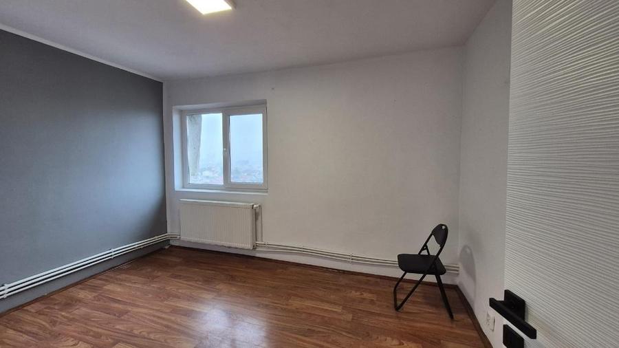 Apartament cu 3 camere decomandat în Aluniș