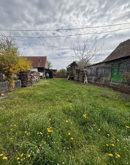 Casă cu 4 camere cu Teren 1430 Mp în Central
