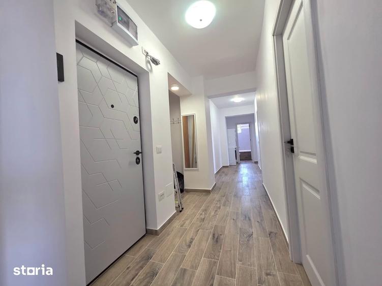 Apartament cu 3 camere în Podu Roș