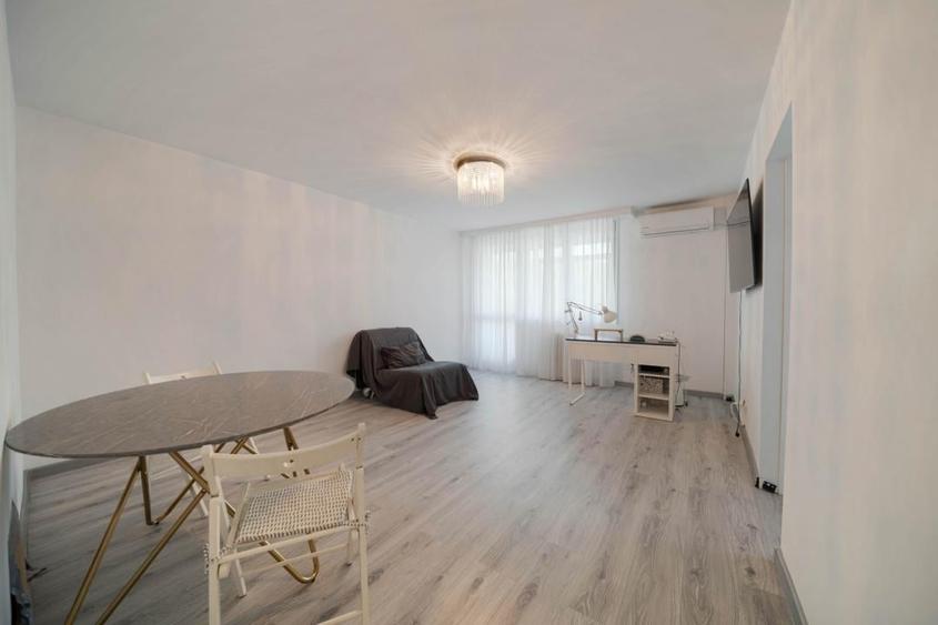 Apartament cu 3 camere semidecomandat în Ștefan cel Mare