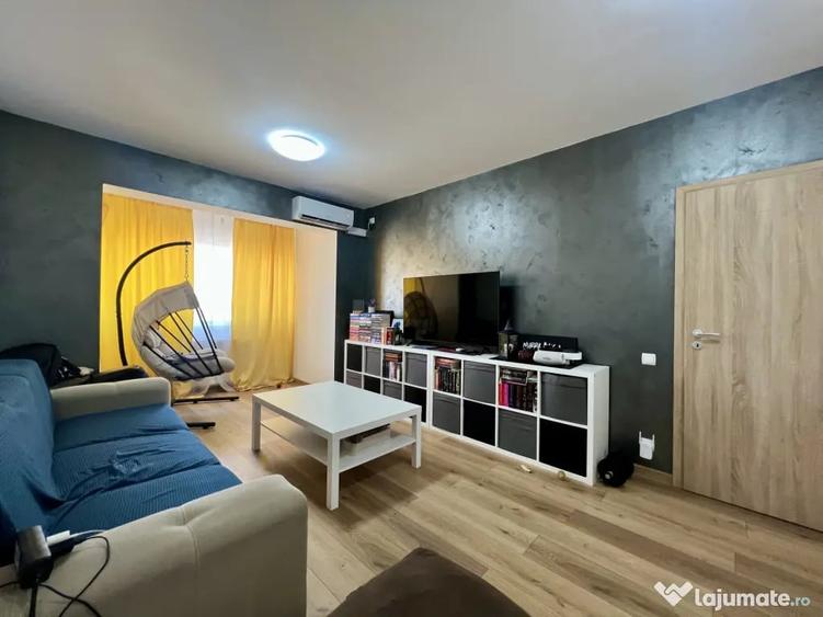 Apartament cu 3 camere semidecomandat în Central