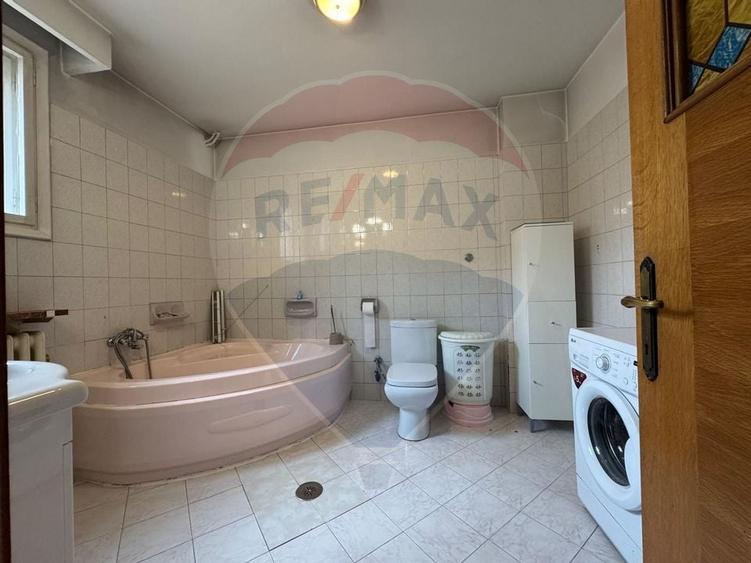 Casă / Vilă cu 8 camere de vânzare în zona Industriilor/Republica - 15