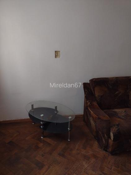 Închiriez garsonieră