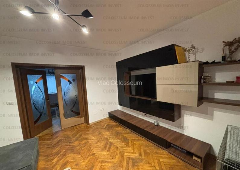 Casa cu 5 camere+garaj - zona Centrul Istoric Casa cu 5 camere+garaj - zona Centrul Istoric