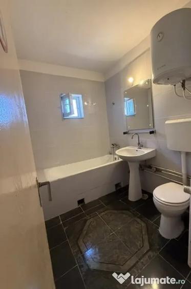 Apartament cu 3 camere decomandat în Brazda lui Novac