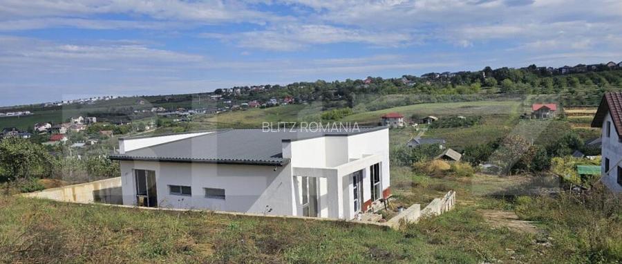 Casa la rosu, 4 camere, terasa mare cu vedere foarte frumoas