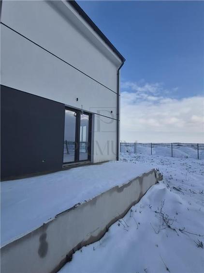 Duplex superb cu 4 dormitoare - teren 330 mp - locatie foarte buna - 2