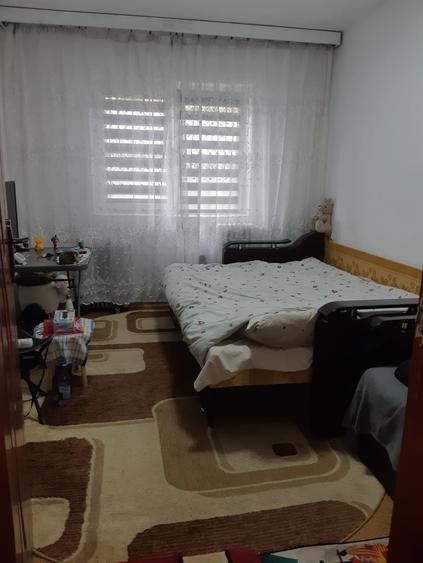 APARTAMENT DECOMANDAT 3 CAMERE - 2