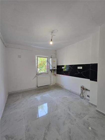 Apartament cu 4 camere decomandat în Dacia