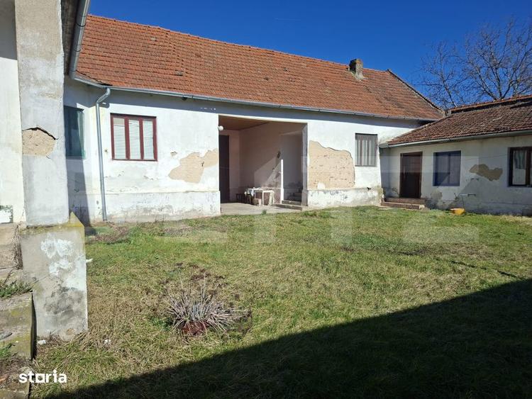 Casa spatioasa la sat SINTESTI, cu 6 camere, curte generoasa si gradin - 8