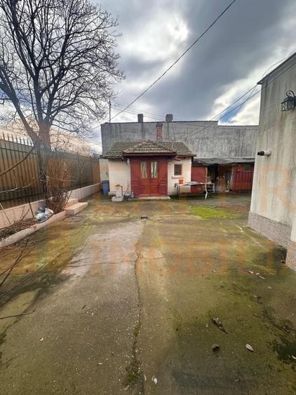 Casa de vanzare, situata in zona Stadion - 1