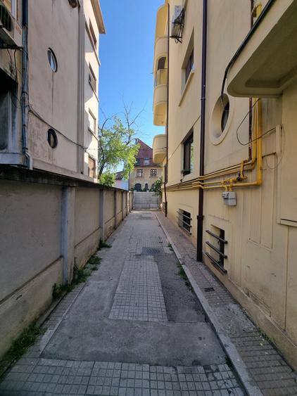 Dacia - 3 Camere - Garaj - Curte - 29