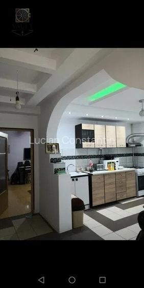 Apartament cu 3 camere decomandat, mobilat în Sebastian