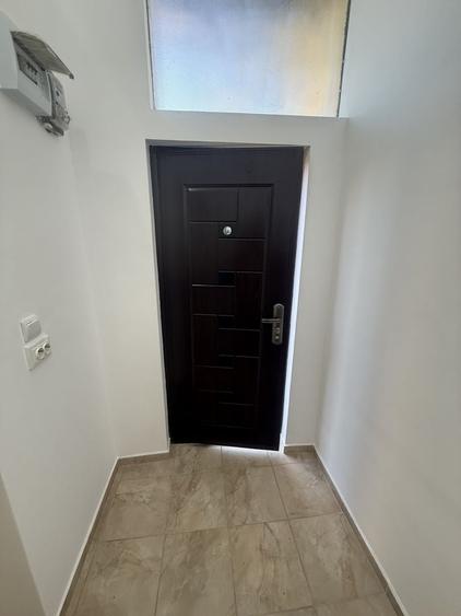 2 corpuri de Casă renovate + teren 125 mp Campina - 16