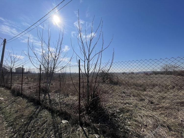 GIULESTI | Teren intravilan PUZ V3a2 3 loturi: 5500 + 1800 + 1800 - 4