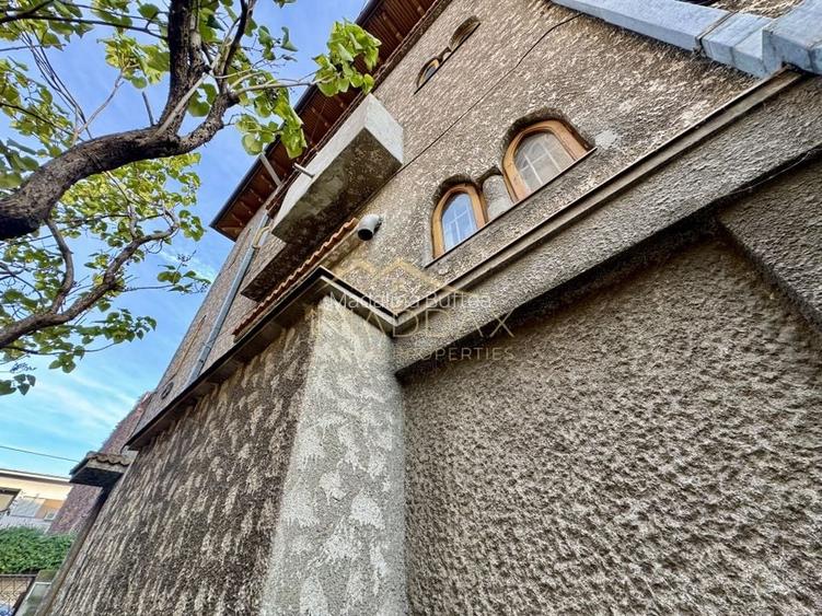 Vila cu 6 camere *310mp*  + Garaj // Primăverii