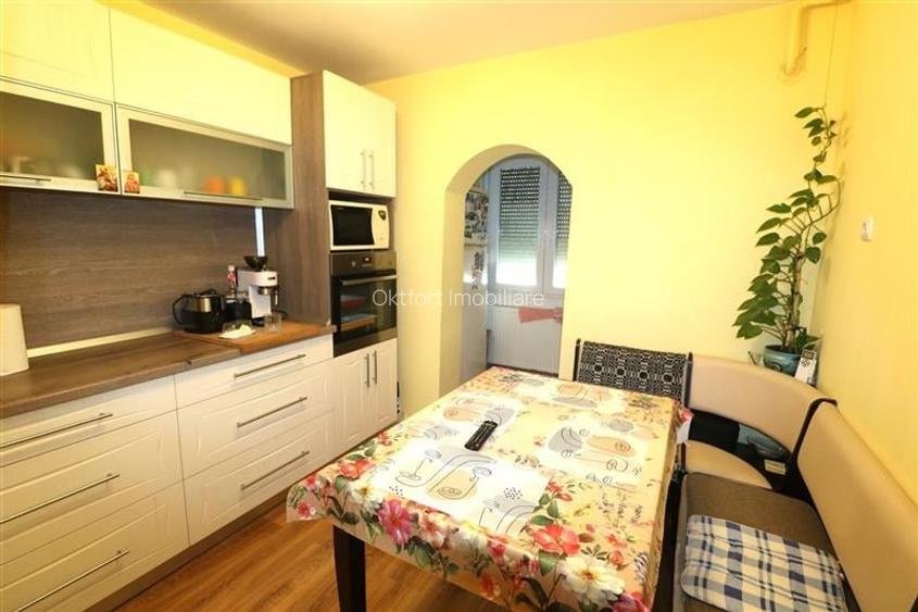 Apartament 3 camere, decomandat , 78 mp+18mp boxa, in zona Girocului