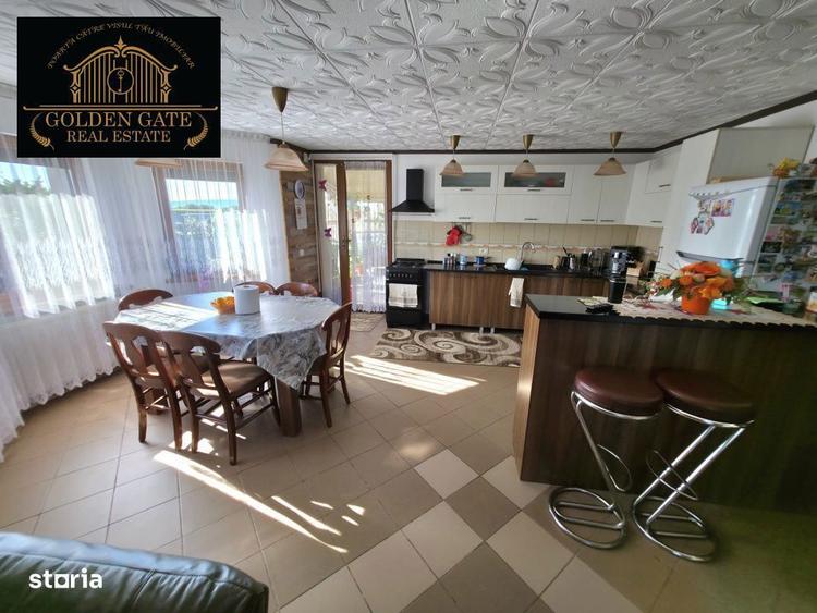 Doua case P+M + anexa, 1000 mp teren vedere panoramica spre munti - 8