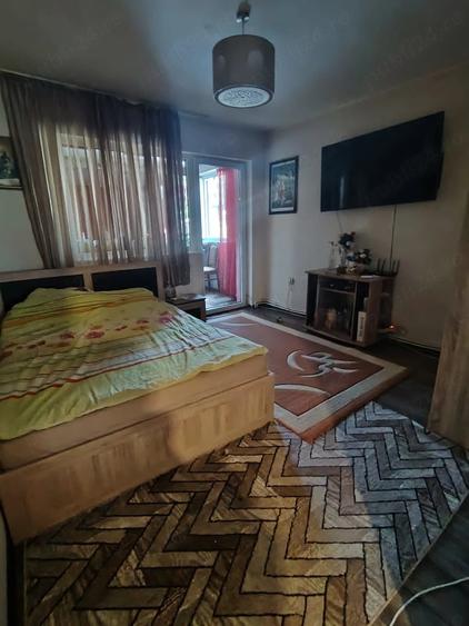 Apartament cu 3 camere decomandat în Florești