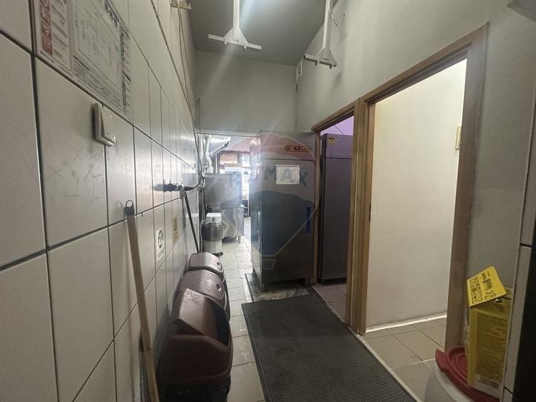 De Inchiriat Spațiu Comercial de 60mp în zona Nerva Traian - 31