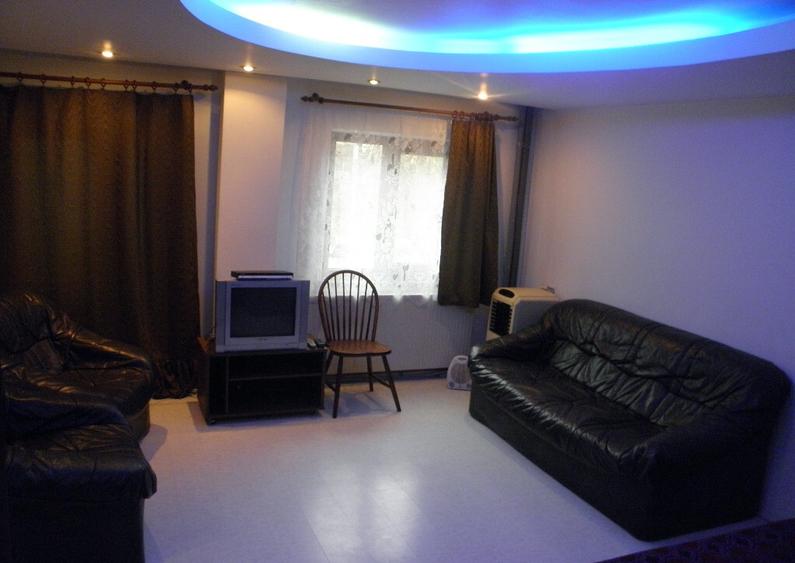 Inchiriez garsoniera decomandata parter Brazda , zona RANDEZVOUS - 1