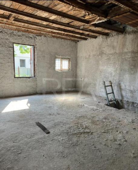 Casa + Curte 1 Mai - 23