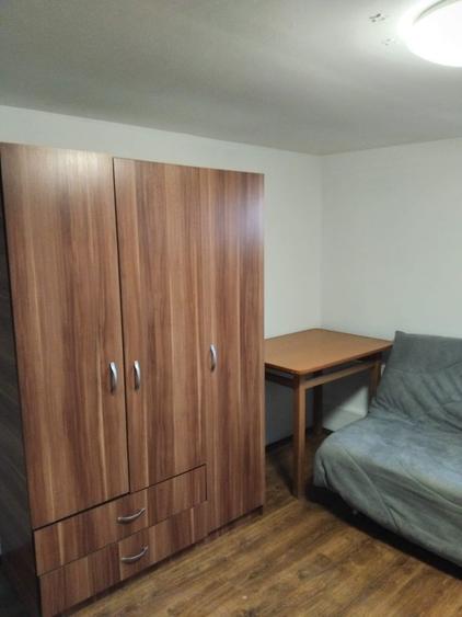 Inchiriez camera la curte - 1