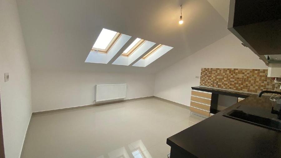 Apartament cu 3 camere decomandat în Bucium