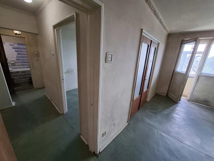 Apartament cu 3 camere decomandat în Drumul Taberei
