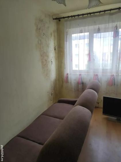 Apartament cu 4 camere semidecomandat în Central