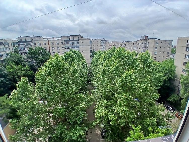 Apartament cu 4 camere decomandat, mobilat în Berceni