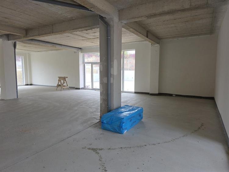Spațiu comercial, de 180 mp, în Europa