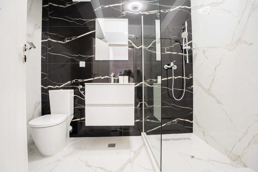 Apartament cu 3 camere decomandat, mobilat în Central