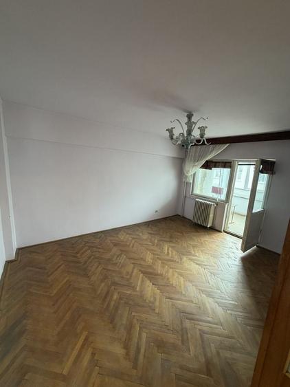 Apartament cu 3 camere în Republicii