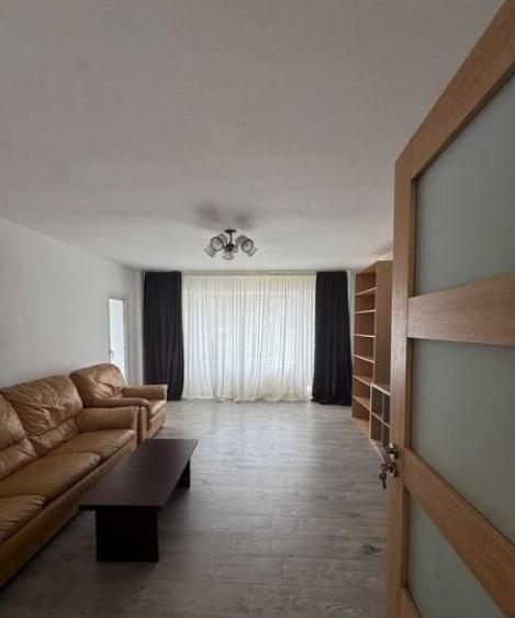 Apartament cu 3 camere decomandat, mobilat în Octavian Goga