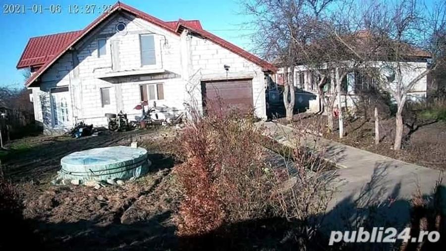 Casă cu 5 camere cu Teren 2600 Mp în Conțești