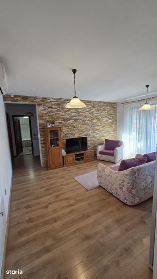 Apartament cu 4 camere decomandat în Florești