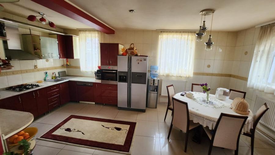 Casă individuală cu 4 camere cu Canalizare în CET