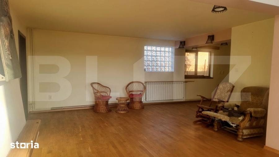 Casă cu 7 camere cu Teren 775 Mp în Cocorăștii Colț