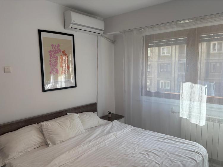 Apartament cu 2 camere decomandat, mobilat în Calea Victoriei