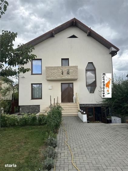 Casă cu 4 camere în Partoș
