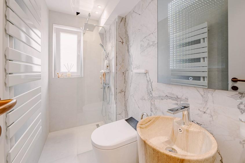 Apartament cu 3 camere semidecomandat, mobilat în Cișmigiu