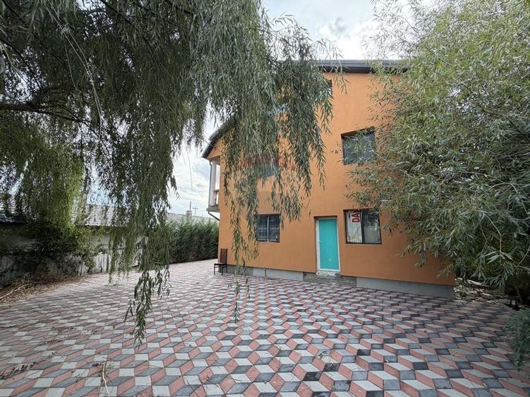 Casa / Vila cu 8 camere - 16