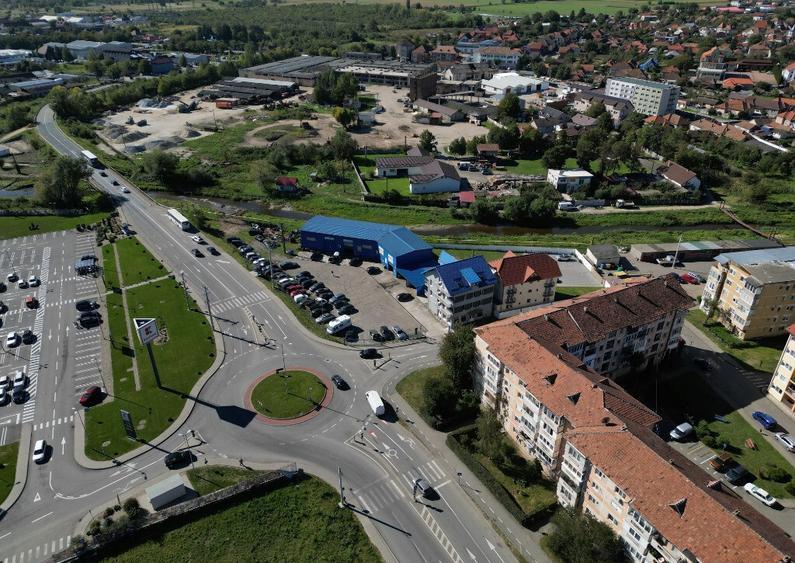 Posibilitate unica investitie spatiu comercial rezidential teren 3079m - 13