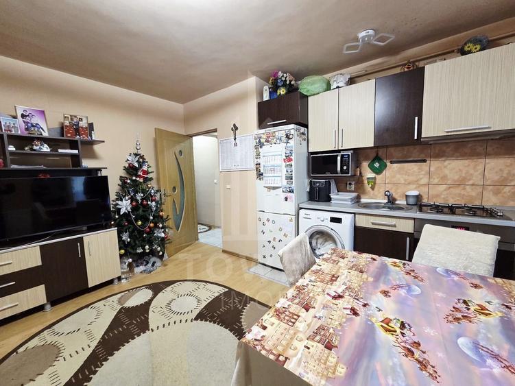 Apartament 3 camere la casă de vânzare in Zona Gusterita - 2