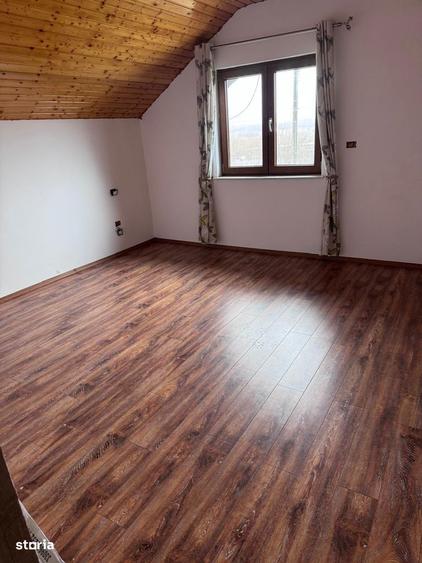 De vanzare casa spa?ioasa cu curte - 12